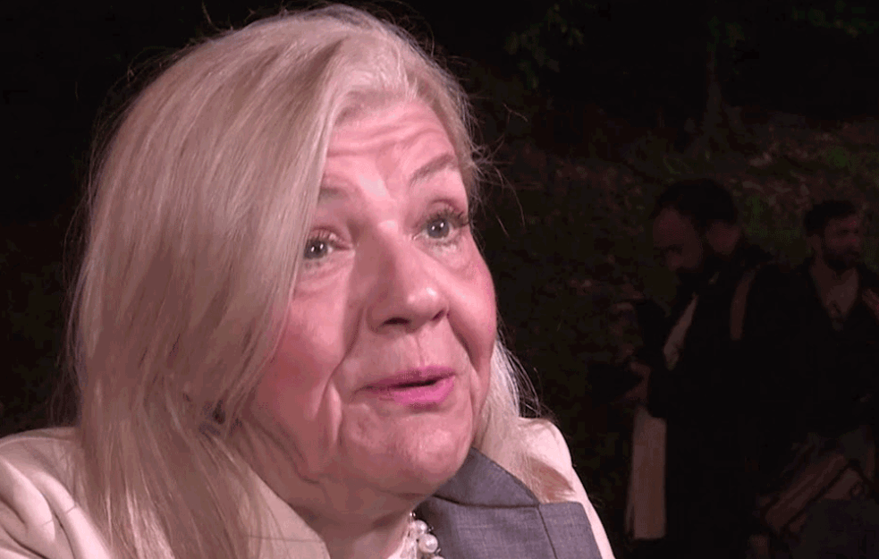MARINA TUCAKOVIĆ <span style='color:red;'><b>POZITIVNA NA KORONU</b></span> I PRIKLJUČENA NA KISEONIK?! Lekari otkrili kako se oseća! 


